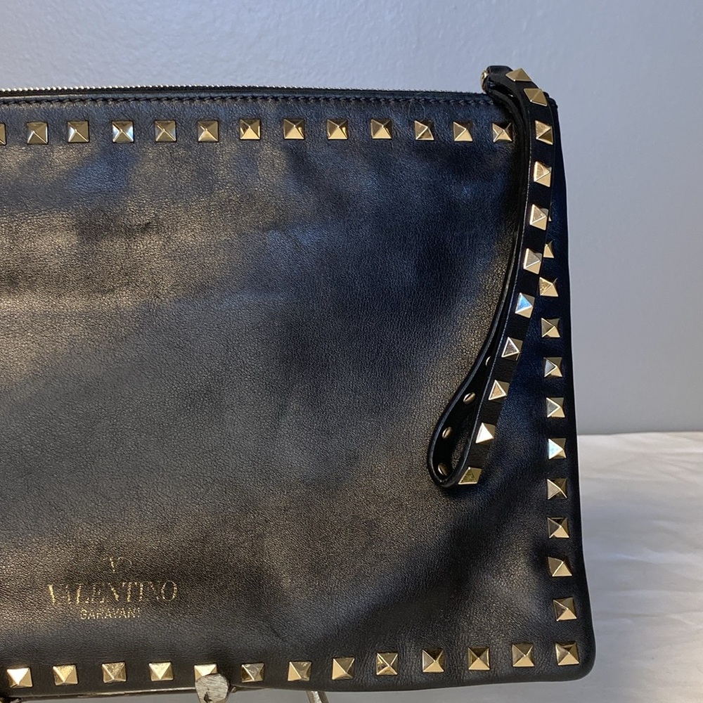 Valentino Garavani Rockstud Black Leather Pouch - Picture 4 of 11